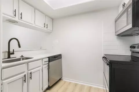 Kitchen - 923 E 41st St #101, Austin, TX 78751 photo 1 of 2