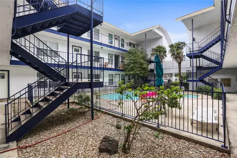 Exterior - 923 E 41st St #101, Austin, TX 78751 photo 2 of 4
