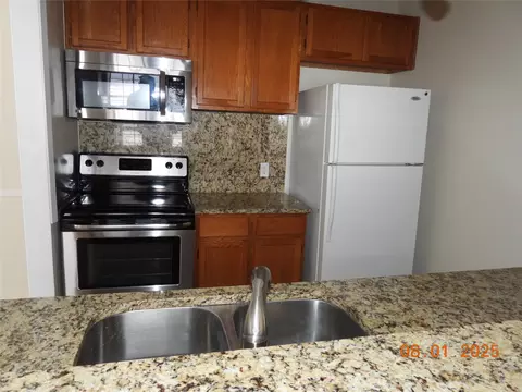 2300 Leon St #202, Austin, TX 78705