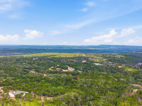 530 Pioneer Trl, Dripping Springs, TX 78620