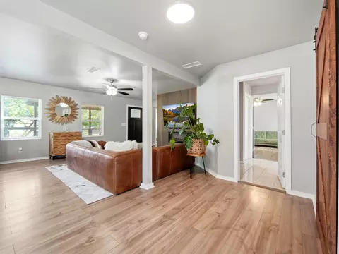 Entry Way - 700 9th St, Blanco, TX 78606 photo 2 of 2