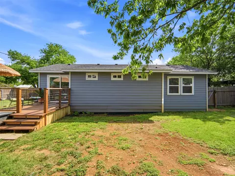 Exterior - 700 9th St, Blanco, TX 78606 photo 6 of 10