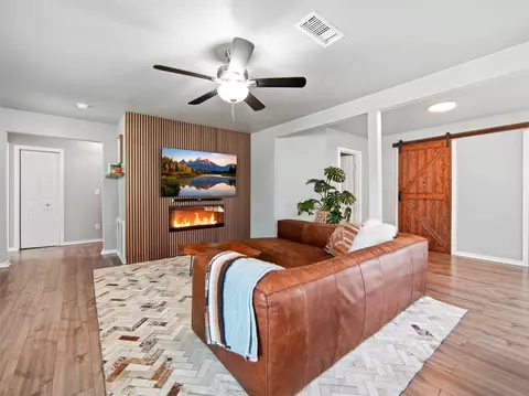 Living - 700 9th St, Blanco, TX 78606 photo 2 of 4
