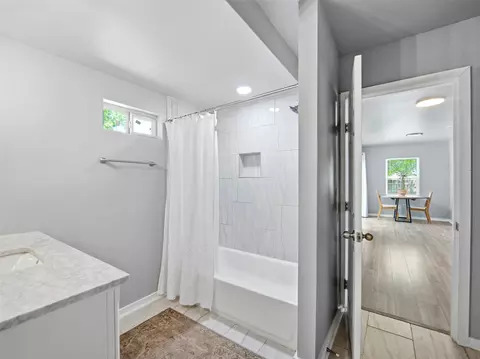 Bath - 700 9th St, Blanco, TX 78606 photo 3 of 4