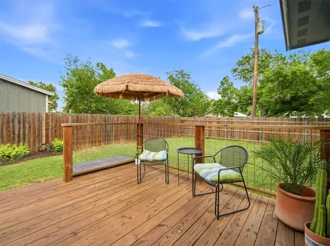 Exterior - 700 9th St, Blanco, TX 78606 photo 4 of 10