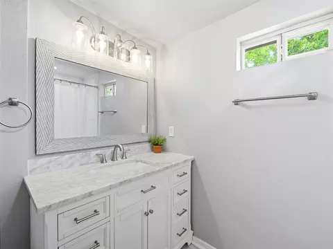 Bath - 700 9th St, Blanco, TX 78606 photo 4 of 4