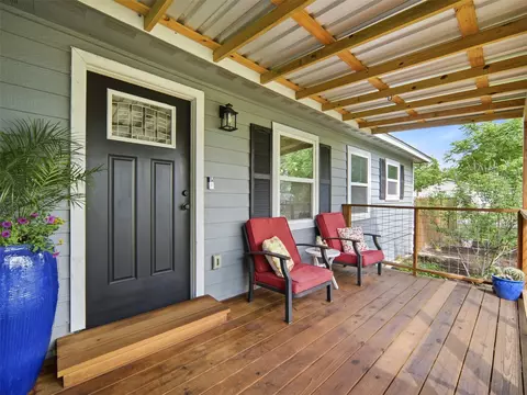 Exterior - 700 9th St, Blanco, TX 78606 photo 3 of 10