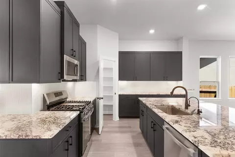 Kitchen - 208 Blue Vervain Trl, Georgetown, TX 78633 photo 2 of 3