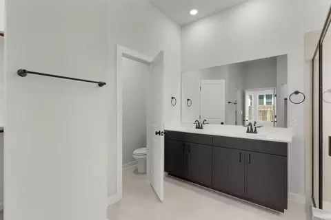 Bath - 208 Blue Vervain Trl, Georgetown, TX 78633 photo 3 of 3