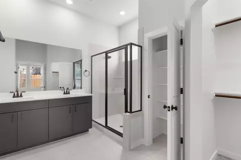 Bath - 208 Blue Vervain Trl, Georgetown, TX 78633 photo 2 of 3