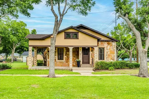 305 W Ash St, Granger, TX 76530