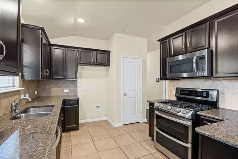 Kitchen - 1113 April Meadows Loop, Georgetown, TX 78626 photo 1 of 3