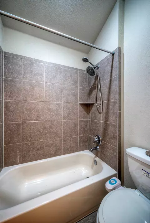 Bath - 2260 Hat Bender Loop, Round Rock, TX 78664 photo 5 of 5