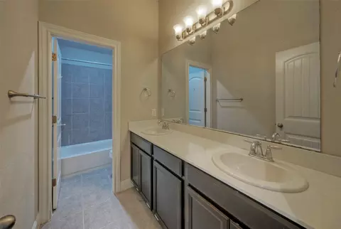 Bath - 2260 Hat Bender Loop, Round Rock, TX 78664 photo 3 of 5