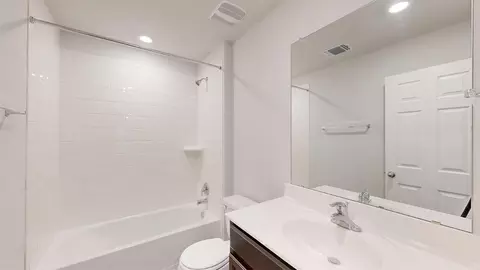 Bath - 557 Hector Loop, Georgetown, TX 78626 photo 5 of 6