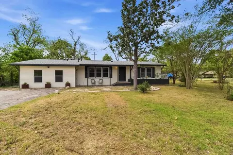 605 W 11th St, Elgin, TX 78621