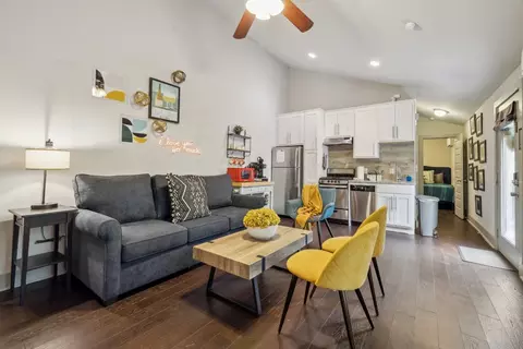 1139 12 Poquito St #3, Austin, TX 78702