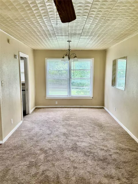 Dining - 415 E 7th St, Taylor, TX 76574 photo 1 of 2