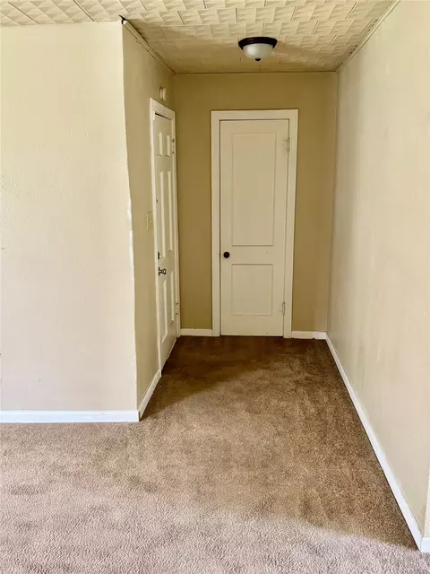 Entry Way - 415 E 7th St, Taylor, TX 76574 photo 1 of 1