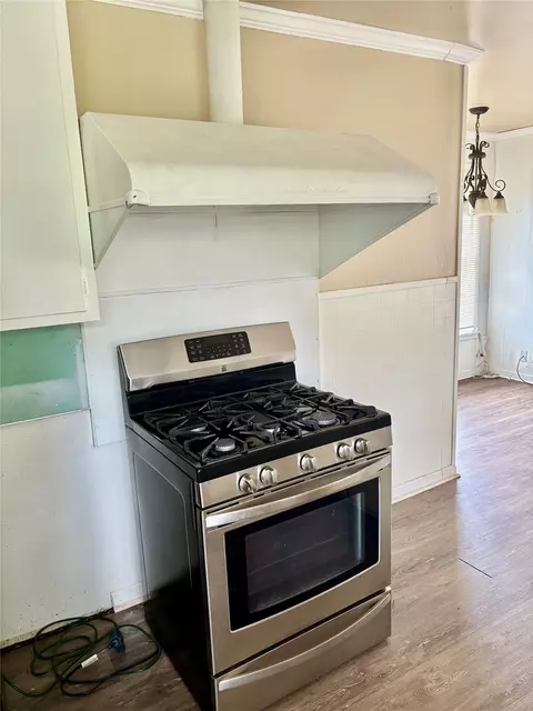 Kitchen - 415 E 7th St, Taylor, TX 76574 photo 3 of 5