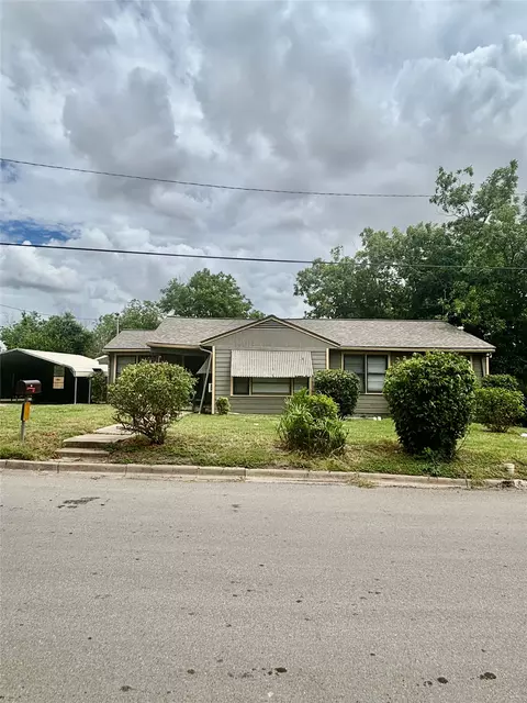 Exterior - 415 E 7th St, Taylor, TX 76574 photo 1 of 7