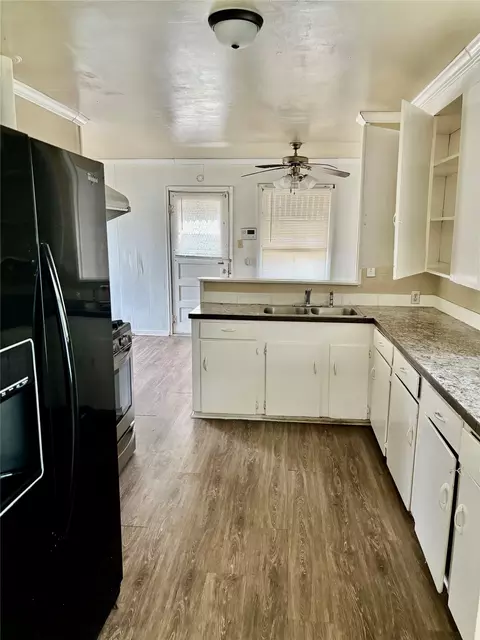 Kitchen - 415 E 7th St, Taylor, TX 76574 photo 1 of 5