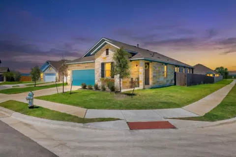 104 Ladolia Ln, San Marcos, TX 78666