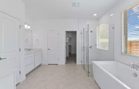 Bath - 2909 Zuni Path, Leander, TX 78641 photo 2 of 4