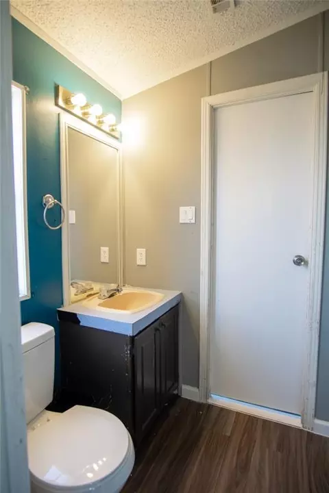 Bath - 103 Cloudberry Ln, Elgin, TX 78621 photo 3 of 4