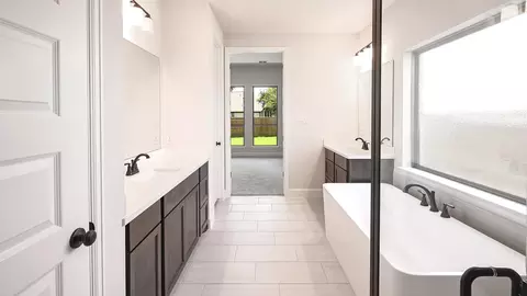 Bath - 126 Basket Flower Loop, Kyle, TX 78640 photo 3 of 3
