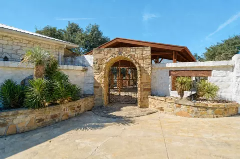 340 Barton Ranch Rd, Dripping Springs, TX 78620