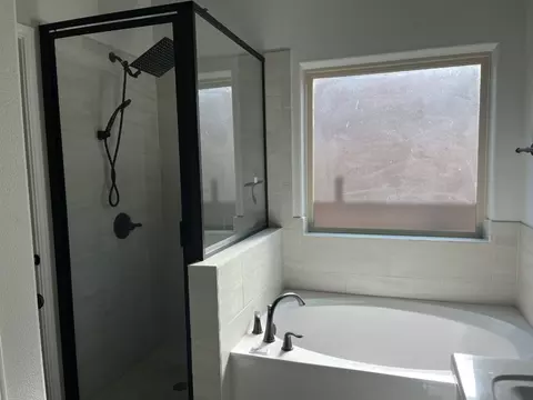 Bath - 153 Citation Dr, Jarrell, TX 76537 photo 3 of 5