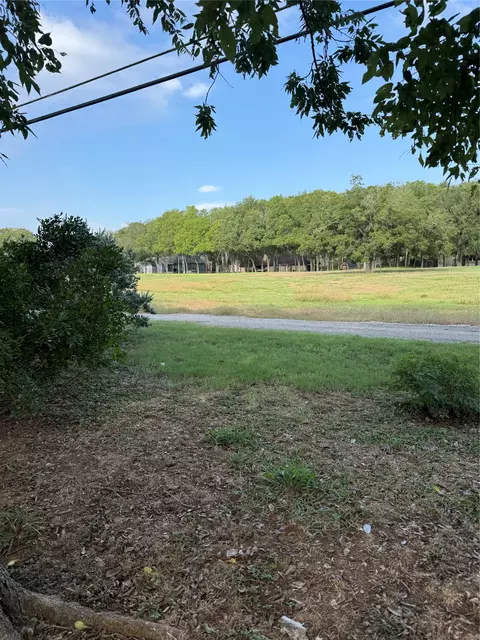 736 E Riverside Dr, Bastrop, TX 78602 photo 6