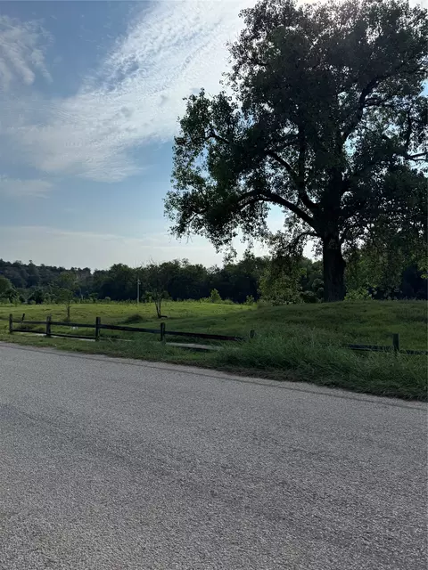 736 E Riverside Dr, Bastrop, TX 78602