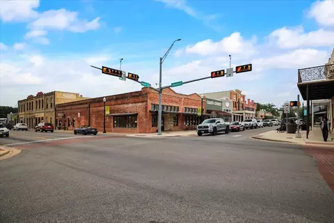 736 E Riverside Dr, Bastrop, TX 78602 photo 10