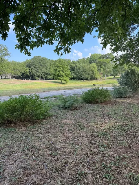 736 E Riverside Dr, Bastrop, TX 78602 photo 7