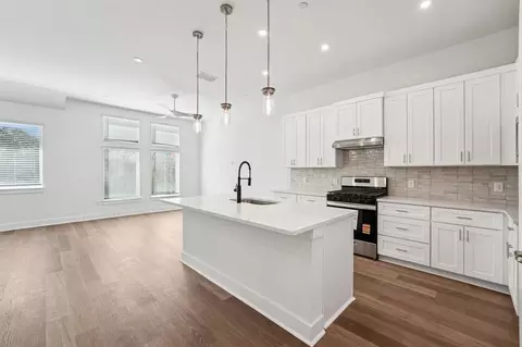 200 W 56th St #8101, Austin, TX 78751