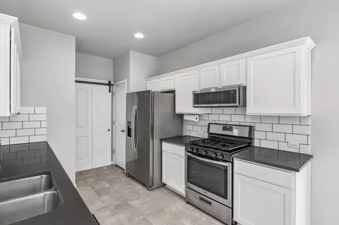 Kitchen - 689 Nautical Loop, Kyle, TX 78640 photo 3 of 5