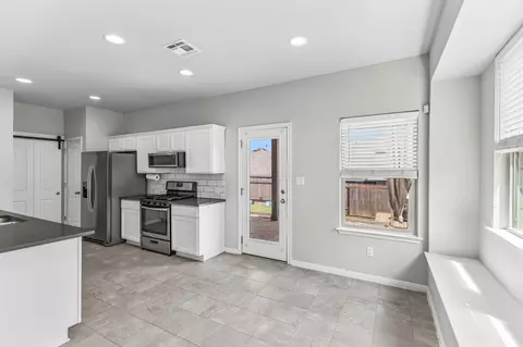 Kitchen - 689 Nautical Loop, Kyle, TX 78640 photo 4 of 5