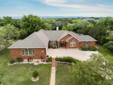 207 Cove Creek Dr, Spicewood, TX 78669