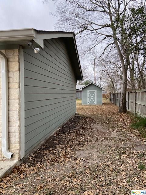 220 E Crockett St, Luling, TX 78648 photo 3