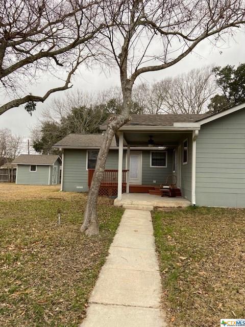 220 E Crockett St, Luling, TX 78648 photo 4