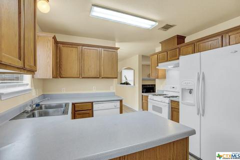 200 Sunshadow Dr, Lockhart, TX 78644 photo 15