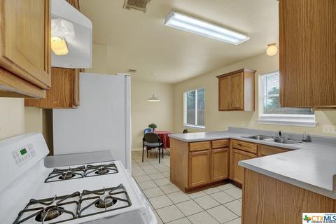 200 Sunshadow Dr, Lockhart, TX 78644 photo 13