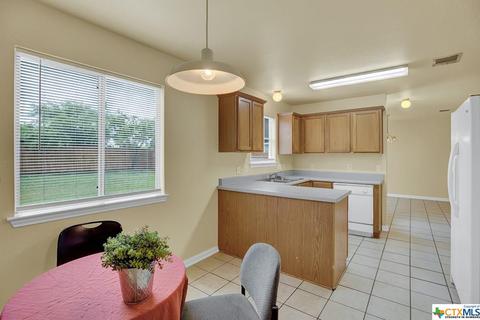 200 Sunshadow Dr, Lockhart, TX 78644 photo 14
