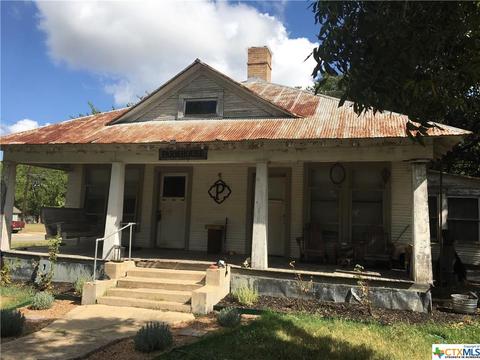 303 E Bowie St, Luling, TX 78648 photo 1