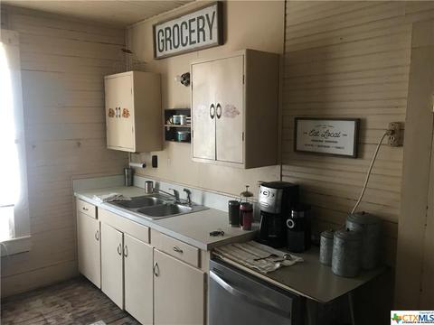 303 E Bowie St, Luling, TX 78648 photo 4