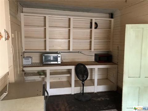 303 E Bowie St, Luling, TX 78648 photo 5