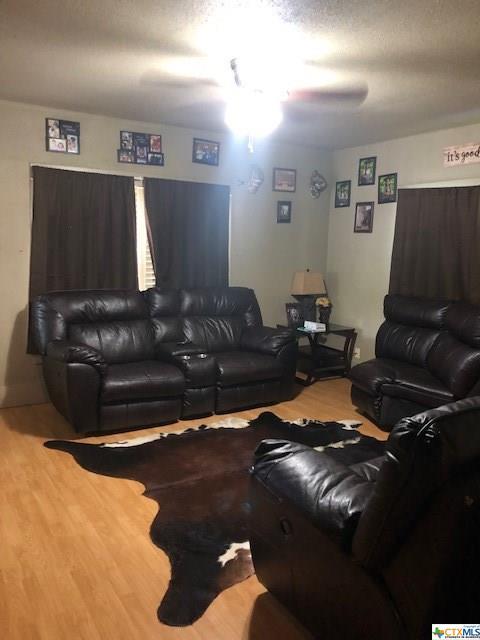 915 S Laurel Ave, Luling, TX 78648 photo 5