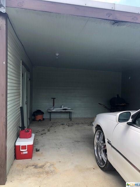 915 S Laurel Ave, Luling, TX 78648 photo 4